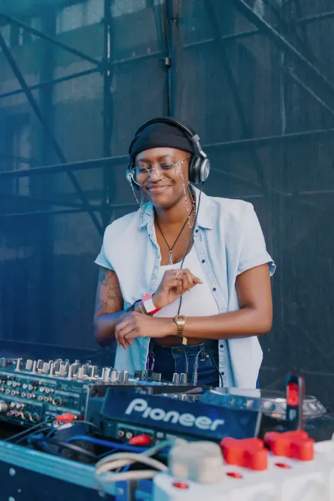 DJ Nodiggity on the decks.